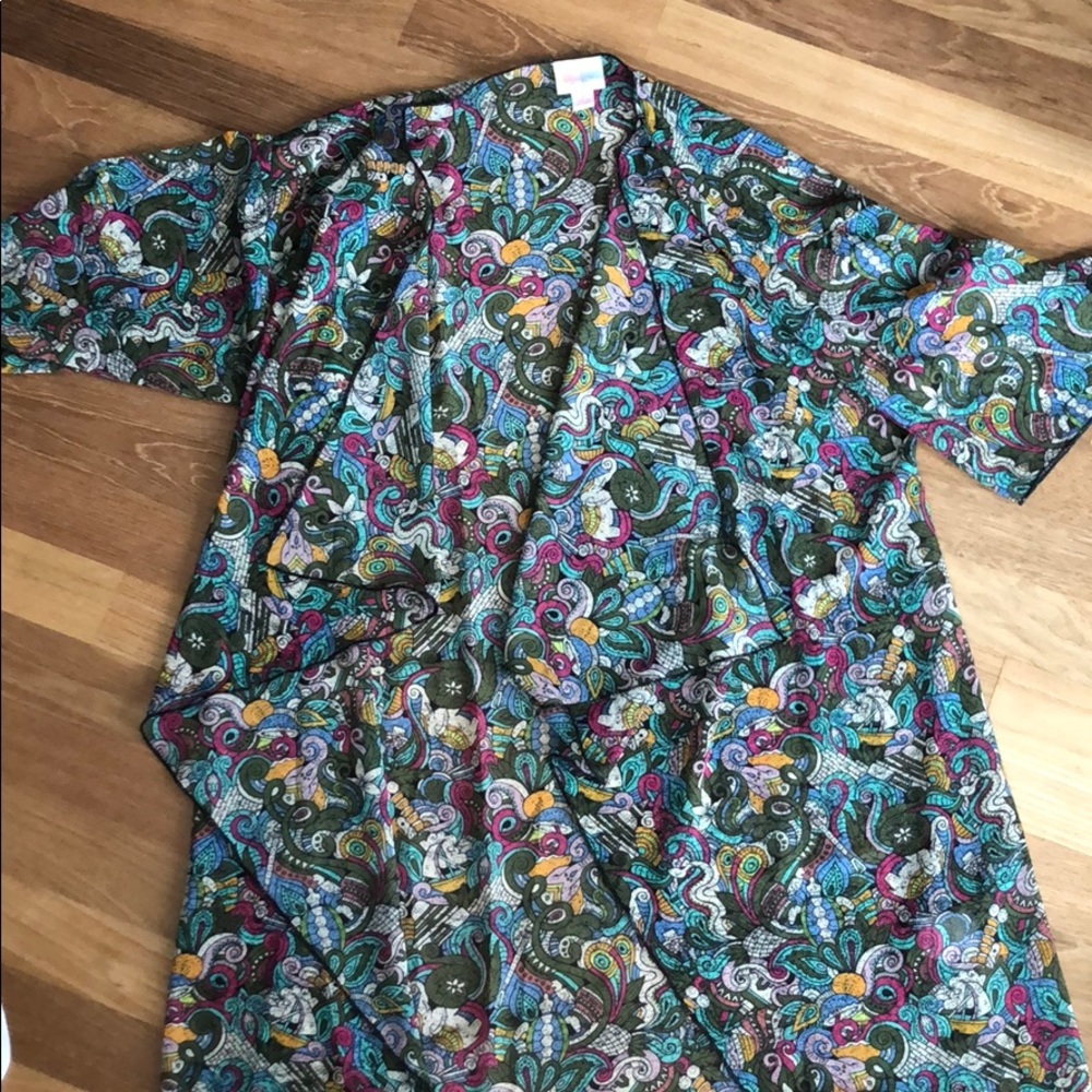 LulaRoe Monroe kimono